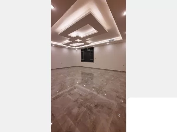 Жилой Готовая недвижимость 4+комнаты для горничных Н/Ф Квартира  в аренду в Кувейт #24239 - 1  image 
