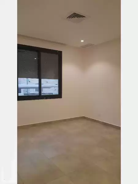 Wohn Klaar eigendom 3 + Magd Schlafzimmer U/F Wohnung  zu vermieten in Kuwait #24248 - 1  image 