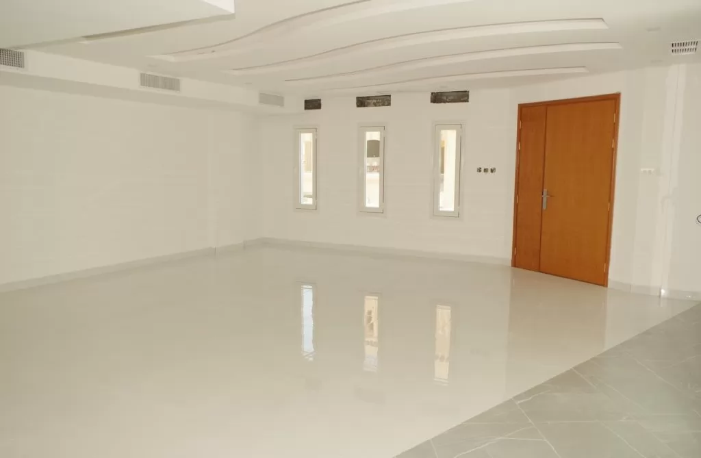 مسکونی املاک آماده 5 اتاق خواب U/F ویلای مستقل  برای اجاره که در کویت #24259 - 1  image 