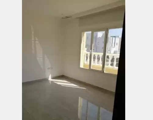 Жилой Готовая недвижимость 3+комнаты для горничных Н/Ф Квартира  в аренду в Кувейт #24260 - 1  image 