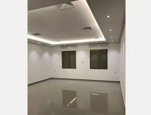Жилой Готовая недвижимость 4+комнаты для горничных Н/Ф Квартира  в аренду в Кувейт #24263 - 1  image 