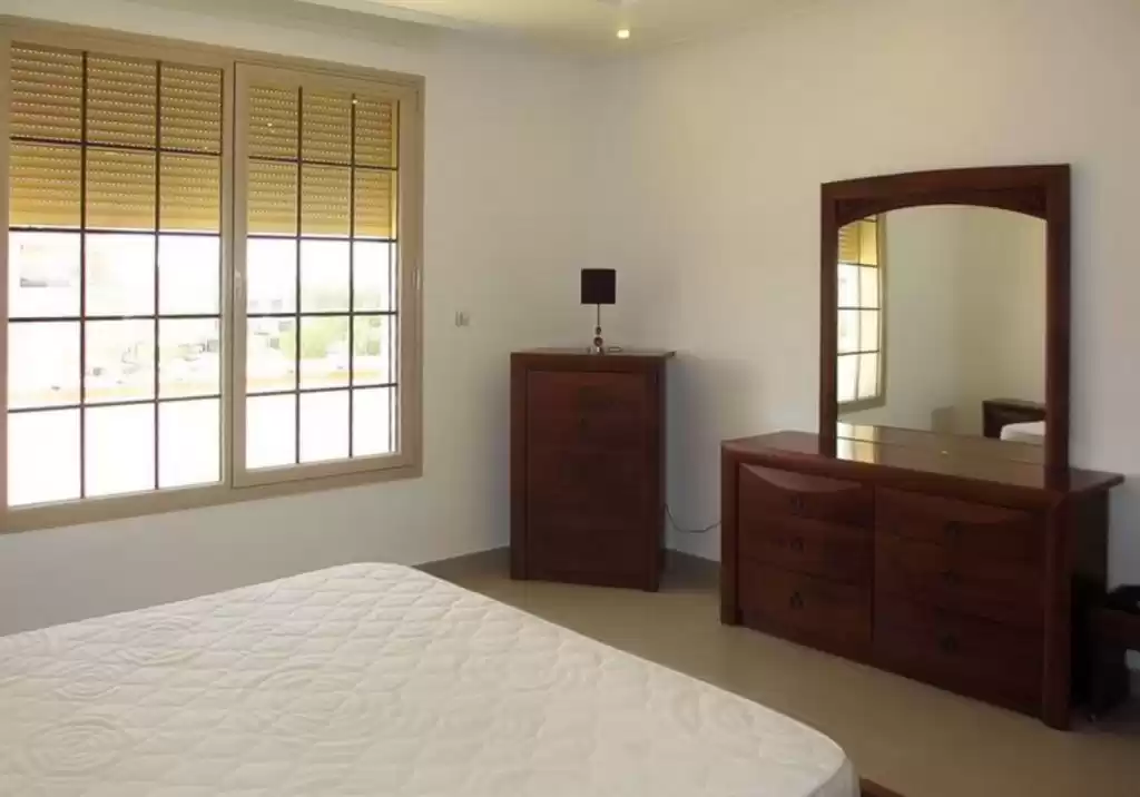 Residential Ready Property 3 Bedrooms U/F Apartment  for rent in Kuwait #24267 - 1  image 