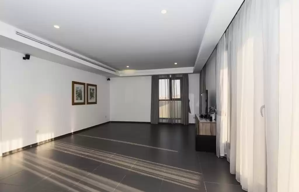 Wohn Klaar eigendom 2 Schlafzimmer F/F Wohnung  zu vermieten in Kuwait #24288 - 1  image 