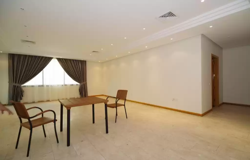Wohn Klaar eigendom 3 Schlafzimmer U/F Wohnung  zu vermieten in Kuwait #24293 - 1  image 