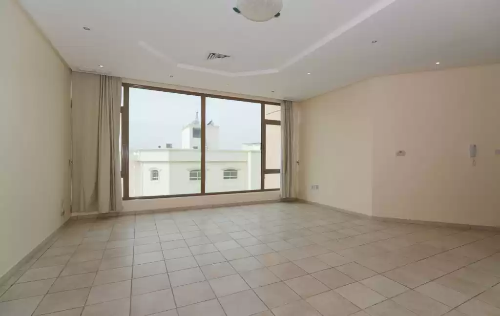 سكني عقار جاهز 3 غرف  غير مفروش شقة  للإيجار في الكويت #24296 - 1  صورة 