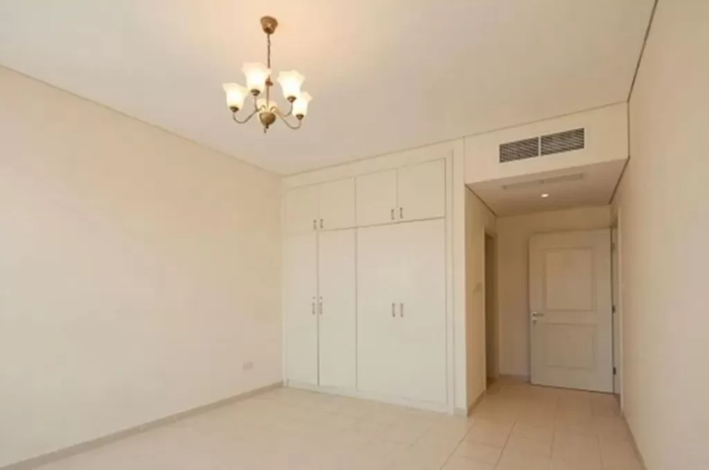سكني عقار جاهز 2 غرف  غير مفروش شقة  للإيجار في دبي #24311 - 1  صورة 
