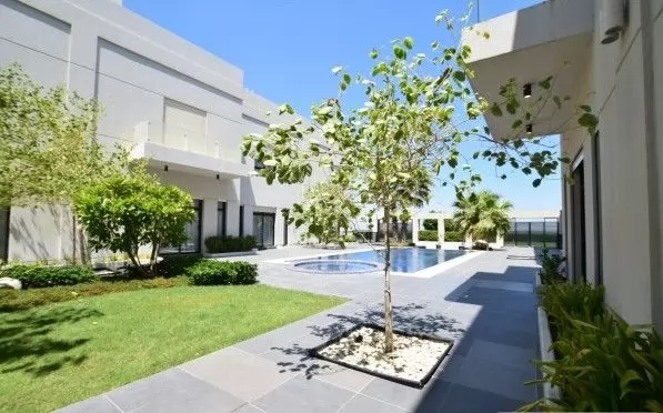 Жилой Готовая недвижимость 4+комнаты для горничных С/Ж Вилла в комплексе  в аренду в Кувейт #24324 - 1  image 