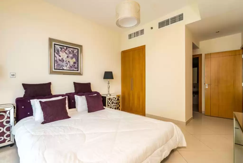 Wohn Klaar eigendom 2 + Magd Schlafzimmer F/F Wohnung  zu vermieten in Dubai #24330 - 1  image 