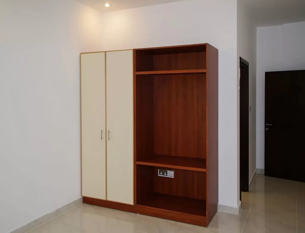 Жилой Готовая недвижимость 3 спальни Н/Ф Квартира  в аренду в Кувейт #24348 - 1  image 