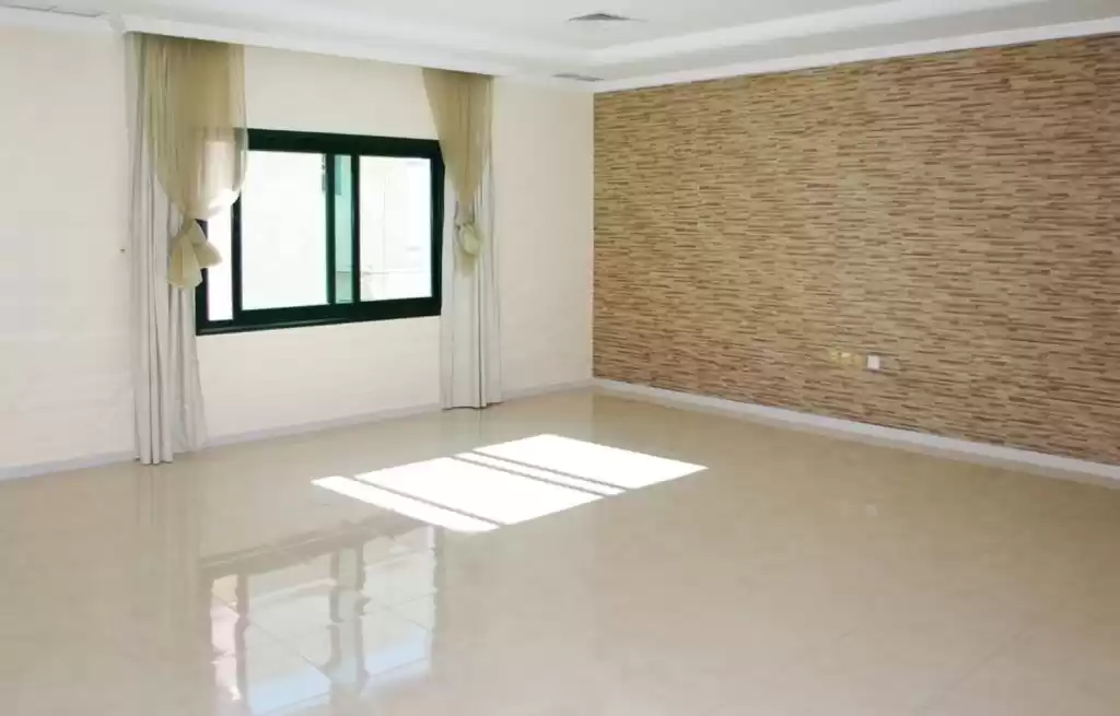 Wohn Klaar eigendom 4 Schlafzimmer U/F Wohnung  zu vermieten in Kuwait #24357 - 1  image 