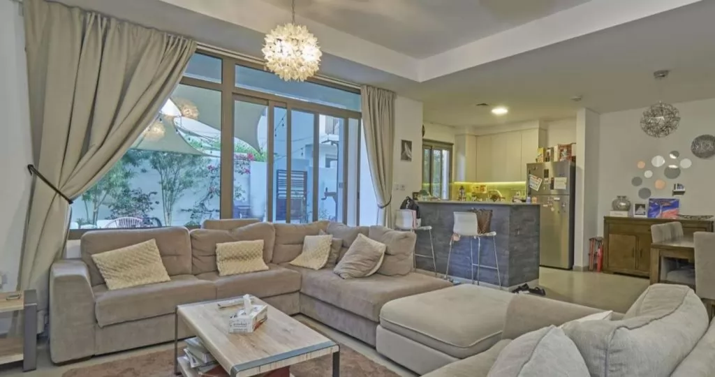 Жилой Готовая недвижимость 3+комнаты для горничных Ж/Ж Отдельная вилла  продается в Дубай #24359 - 1  image 