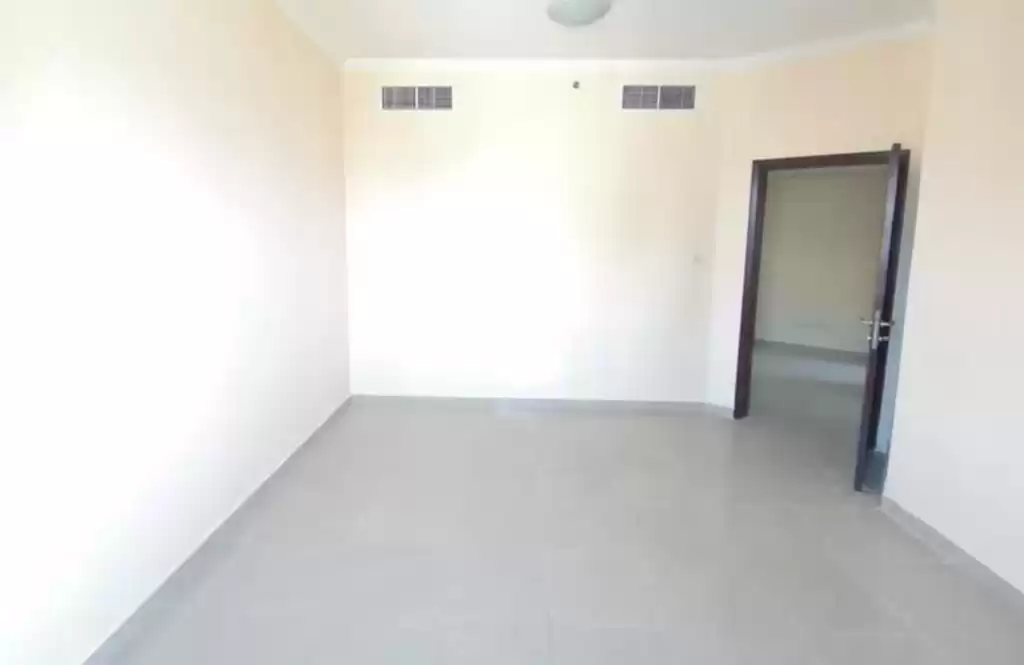 Residential Ready Property 3 Bedrooms U/F Apartment  for rent in Dubai #24372 - 1  image 