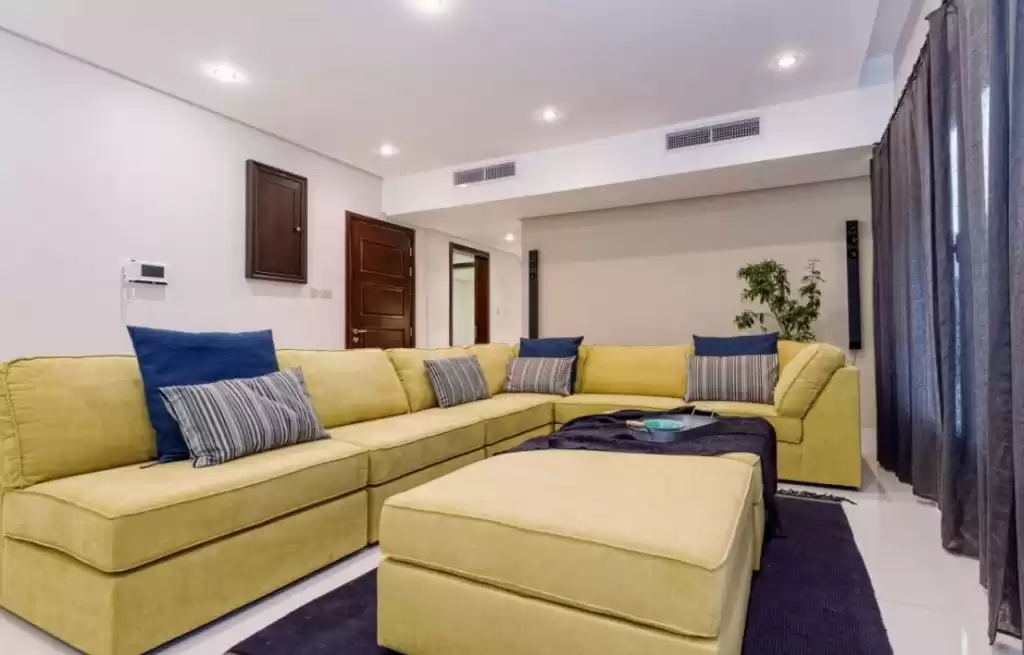 Résidentiel Propriété prête 4 chambres F / F Appartement  a louer au Koweit #24373 - 1  image 