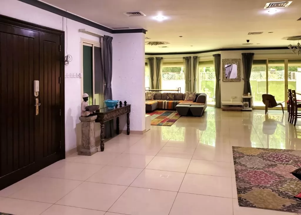 Wohn Klaar eigendom 7+ Schlafzimmer U/F Alleinstehende Villa  zu vermieten in Kuwait #24380 - 1  image 