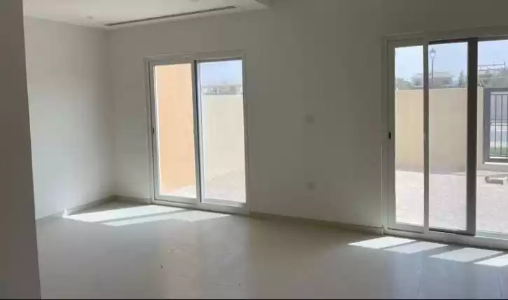 yerleşim Hazır Mülk 3+hizmetçi Yatak Odası U/F Müstakil Villa  satılık içinde Dubai #24410 - 1  image 