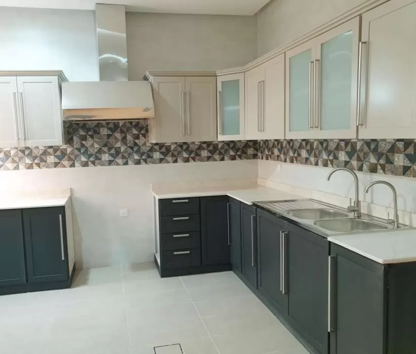 Residential Ready Property 4+maid Bedrooms U/F Apartment  for rent in Kuwait #24414 - 1  image 