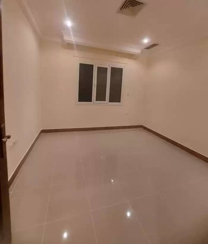Residential Ready Property 3+maid Bedrooms U/F Apartment  for rent in Kuwait #24436 - 1  image 