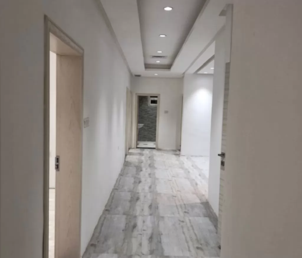 Residential Ready Property 4 Bedrooms U/F Apartment  for rent in Kuwait-City , Al-Asimah-Governate #24438 - 1  image 