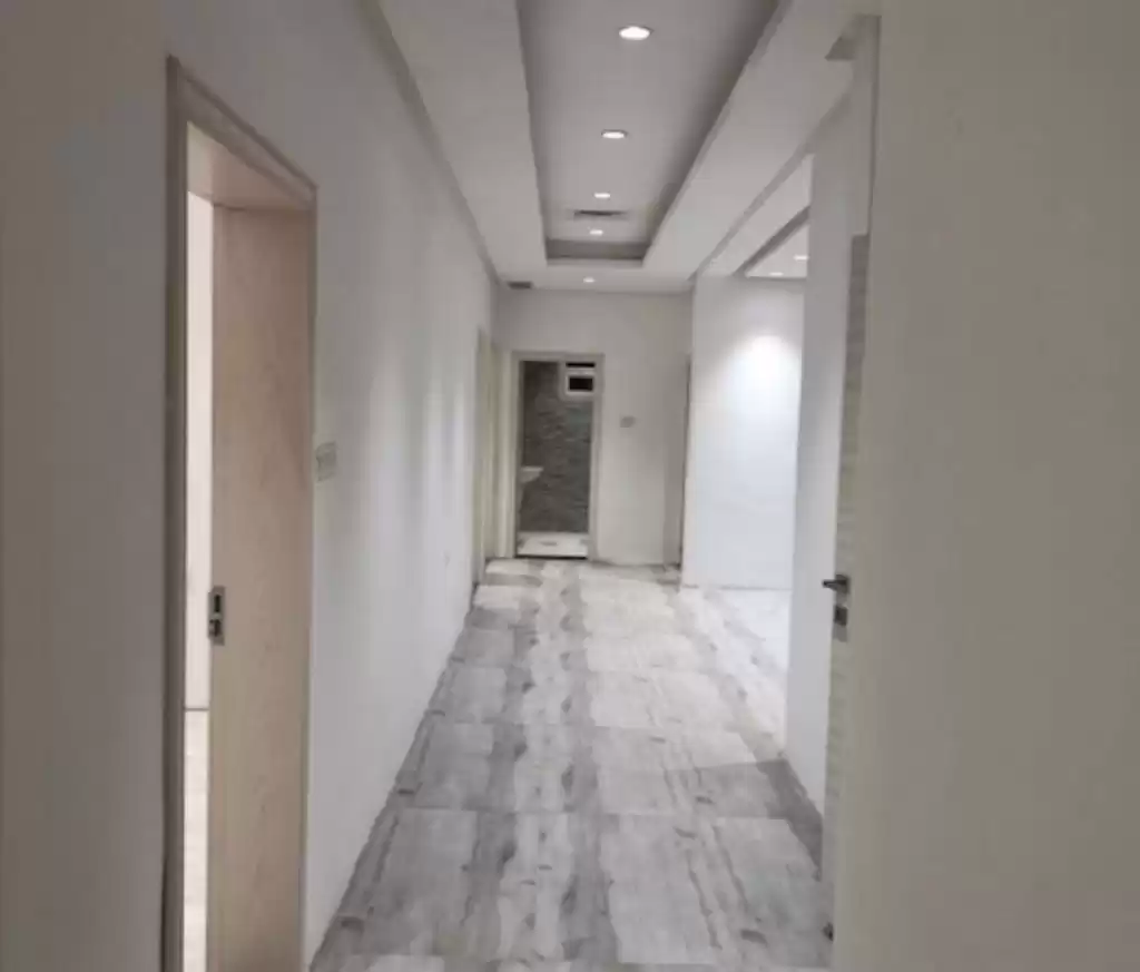 Residential Ready Property 4 Bedrooms U/F Apartment  for rent in Kuwait #24438 - 1  image 
