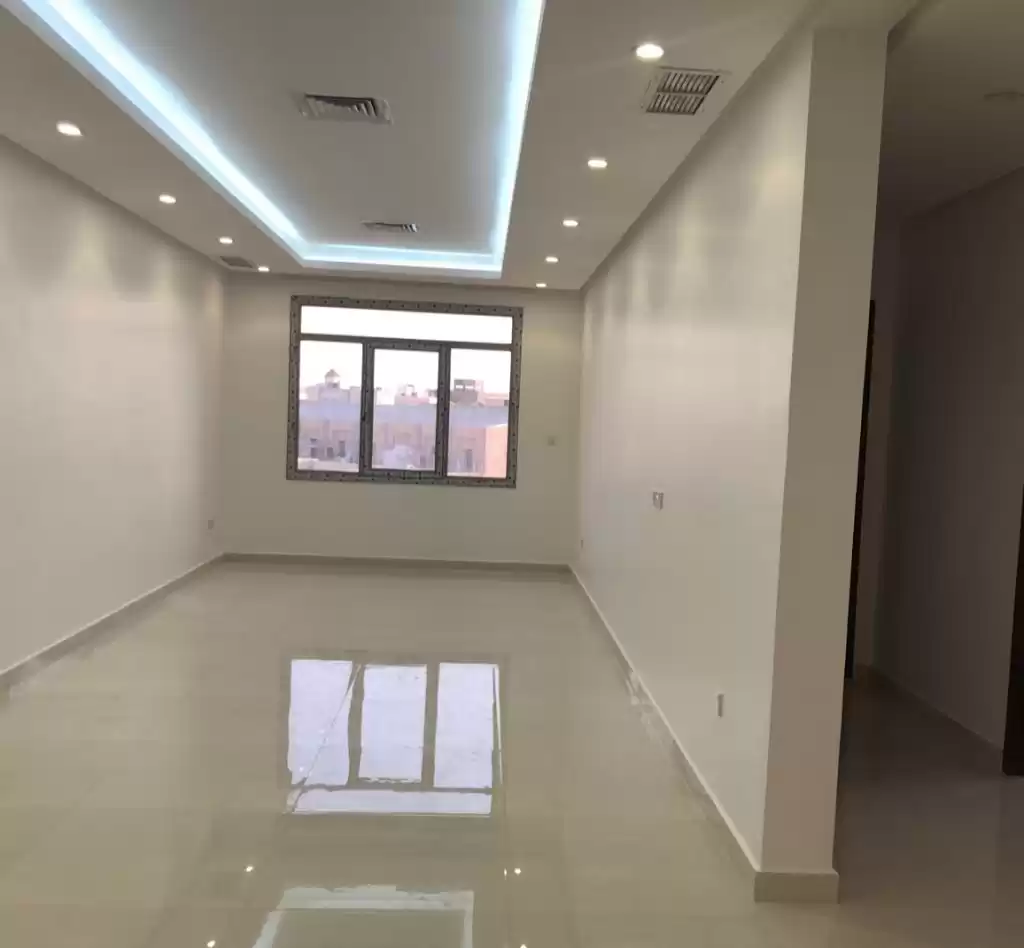 Жилой Готовая недвижимость 4 спальни Н/Ф Квартира  в аренду в Кувейт #24444 - 1  image 