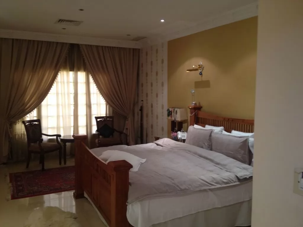 Wohn Klaar eigendom 5 Schlafzimmer F/F Alleinstehende Villa  zu vermieten in Kuwait #24463 - 1  image 