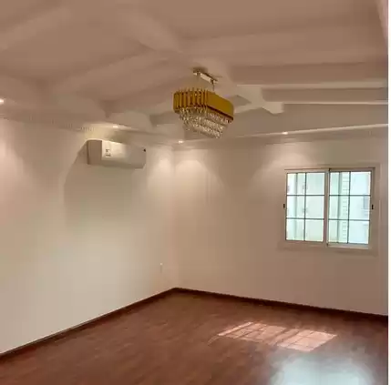 Wohn Klaar eigendom 4 Schlafzimmer U/F Wohnung  zu vermieten in Riad #24470 - 1  image 
