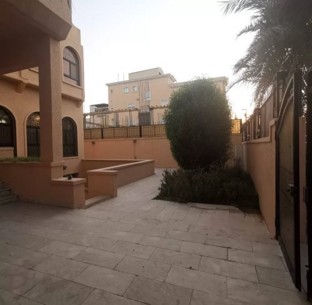 مسکونی املاک آماده 7+ اتاق خواب U/F اپارتمان  برای فروش که در کویت #24512 - 1  image 