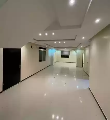 Wohn Klaar eigendom 4 Schlafzimmer U/F Alleinstehende Villa  zu vermieten in Riad #24538 - 1  image 