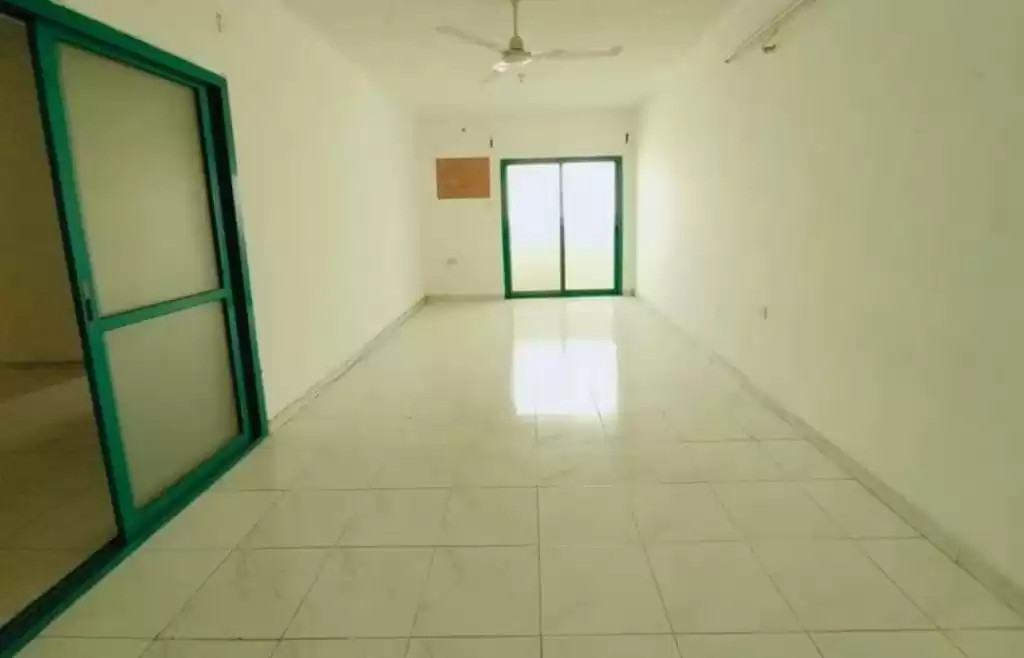 سكني عقار جاهز 2 غرف  غير مفروش شقة  للإيجار في دبي #24540 - 1  صورة 
