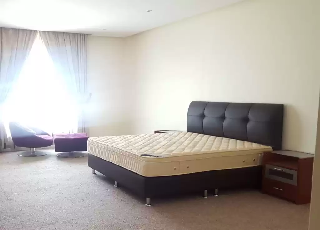 Residential Ready Property 3 Bedrooms F/F Apartment  for rent in Kuwait #24547 - 1  image 