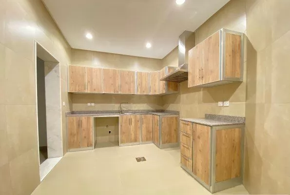 Жилой Готовая недвижимость 3+комнаты для горничных Н/Ф Квартира  в аренду в Кувейт #24589 - 1  image 