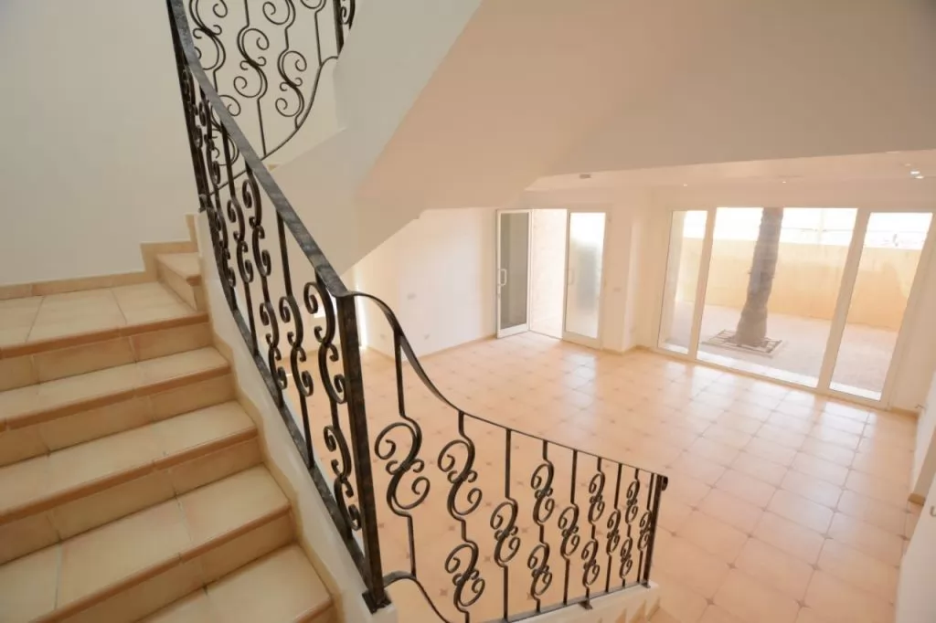 Résidentiel Propriété prête 3 chambres U / f Villa à Compound  a louer au Koweit #24601 - 1  image 
