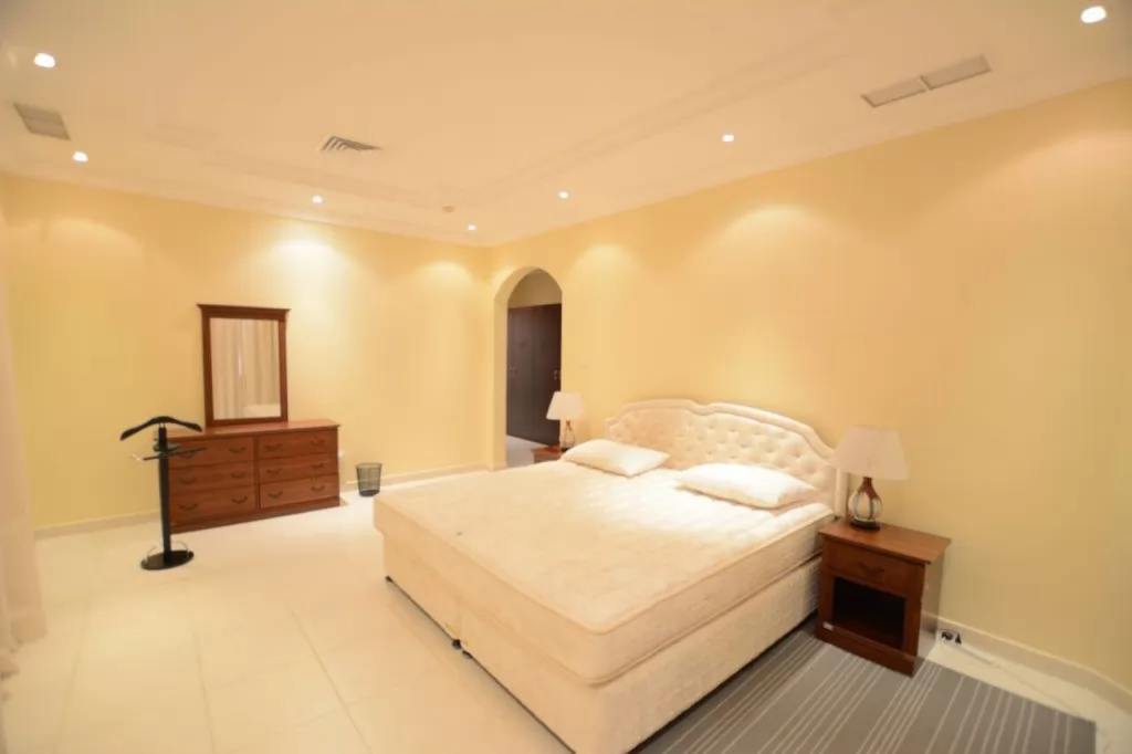 Жилой Готовая недвижимость 3 спальни Н/Ф Квартира  в аренду в Кувейт #24605 - 1  image 