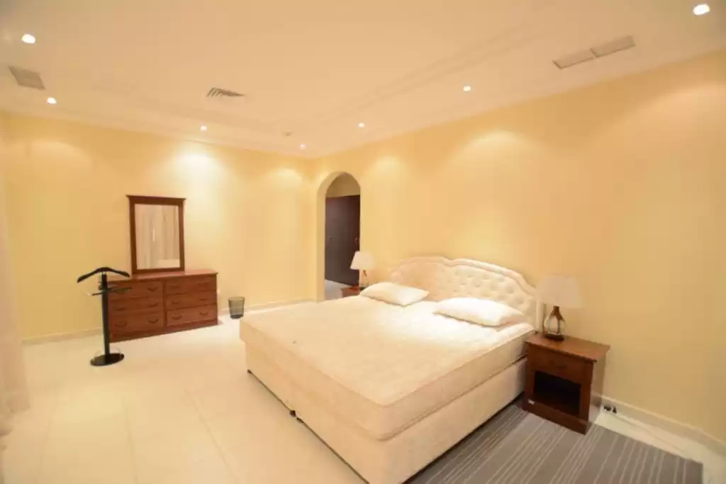 Wohn Klaar eigendom 3 Schlafzimmer U/F Wohnung  zu vermieten in Kuwait #24605 - 1  image 