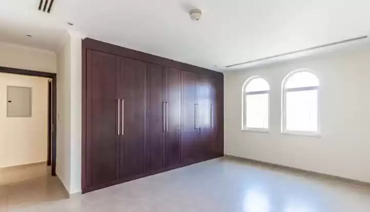 yerleşim Hazır Mülk 4+hizmetçi Yatak Odası U/F Müstakil Villa  satılık içinde Dubai #24655 - 1  image 