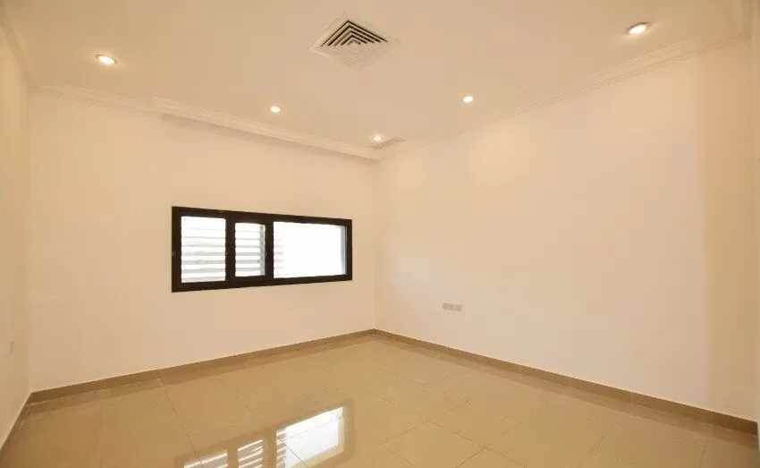Жилой Готовая недвижимость 3 спальни Н/Ф Квартира  в аренду в Кувейт #24677 - 1  image 