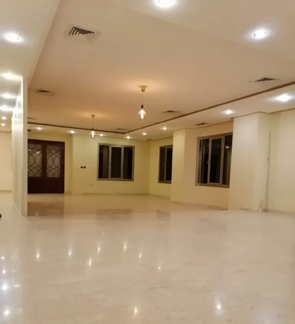Résidentiel Propriété prête 5 chambres U / f Villa autonome  a louer au Koweit #24876 - 1  image 