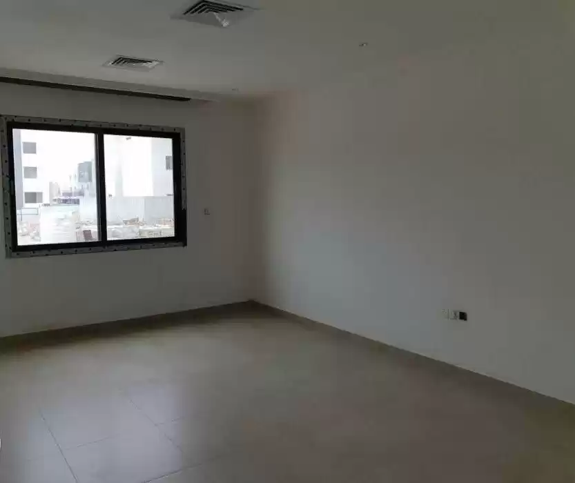 Wohn Klaar eigendom 4 Schlafzimmer U/F Wohnung  zu vermieten in Kuwait #24885 - 1  image 