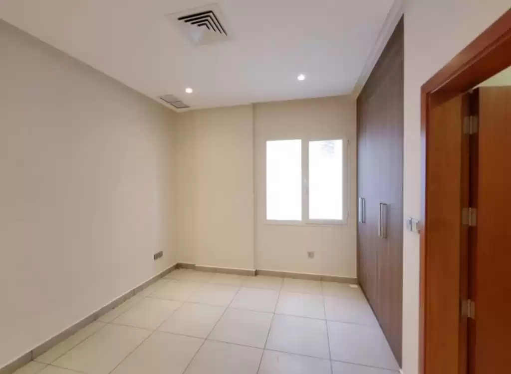 Residential Ready Property 3 Bedrooms U/F Apartment  for rent in Kuwait #24944 - 1  image 
