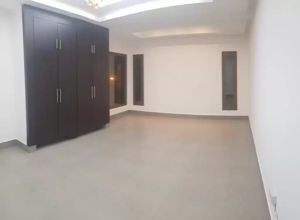 سكني عقار جاهز 3 غرف  غير مفروش شقة  للإيجار في الكويت #25016 - 1  صورة 
