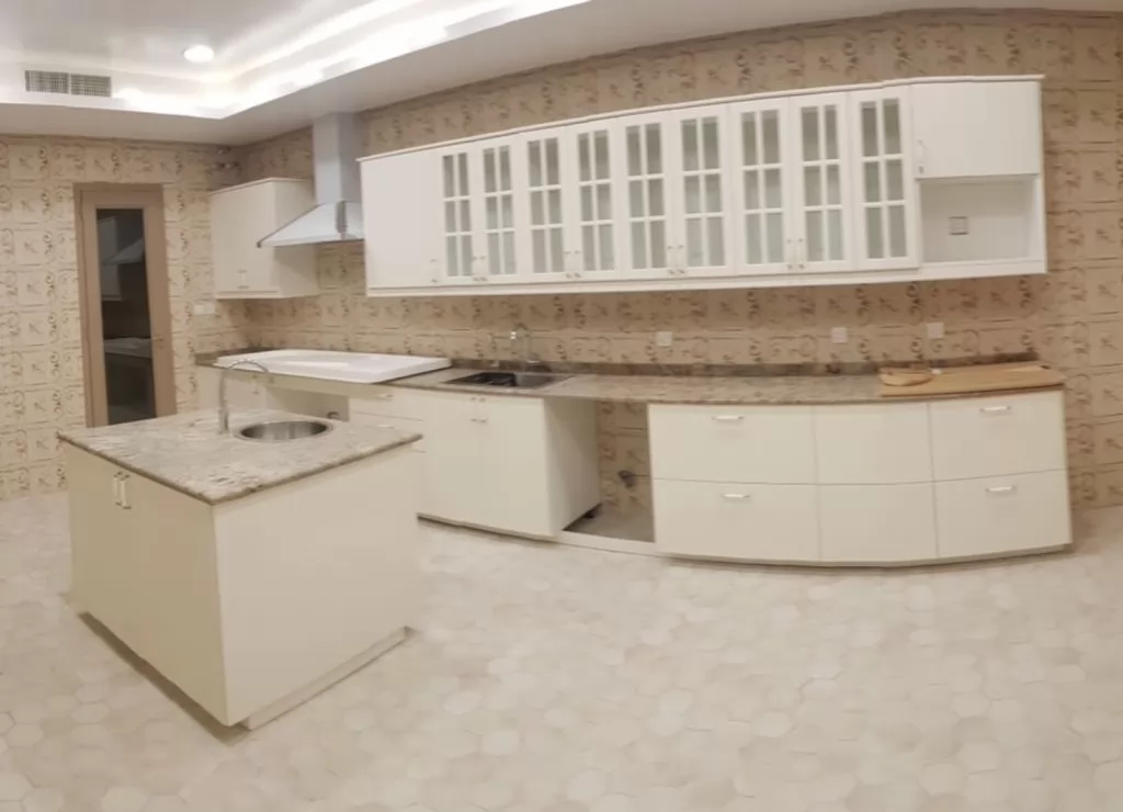 Жилой Готовая недвижимость 4 спальни Н/Ф Отдельная вилла  в аренду в Кувейт #25020 - 1  image 