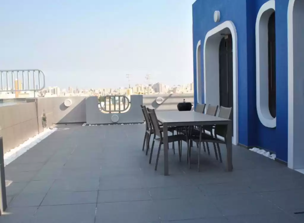 سكني عقار جاهز 3 غرف  مفروش شقة  للإيجار في الكويت #25028 - 1  صورة 