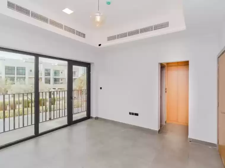 Wohn Klaar eigendom 4 + Zimmermädchen U/F Alleinstehende Villa  zu verkaufen in Dubai #25044 - 1  image 