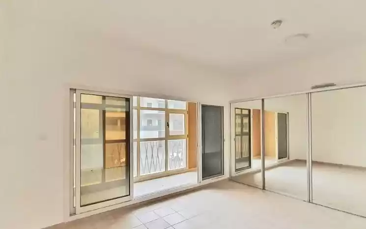 Residencial Listo Propiedad 4 + habitaciones de servicio U / F Villa Standerlone  venta en Dubái #25046 - 1  image 