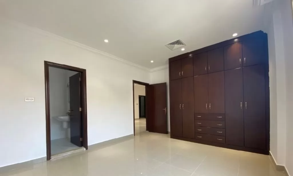 Wohn Klaar eigendom 3 Schlafzimmer S/F Wohnung  zu vermieten in Kuwait #25115 - 1  image 