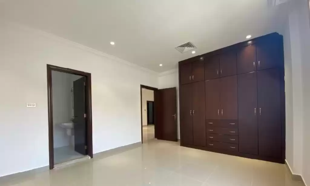 Residential Ready Property 3 Bedrooms S/F Apartment  for rent in Kuwait #25115 - 1  image 