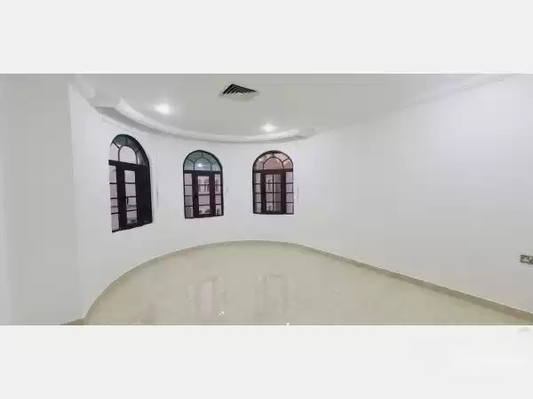 Wohn Klaar eigendom 3 Schlafzimmer U/F Wohnung  zu vermieten in Kuwait #25122 - 1  image 