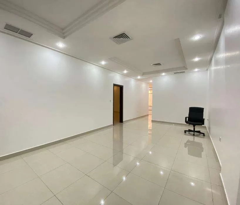 Жилой Готовая недвижимость 4+комнаты для горничных Н/Ф Квартира  в аренду в Кувейт #25132 - 1  image 