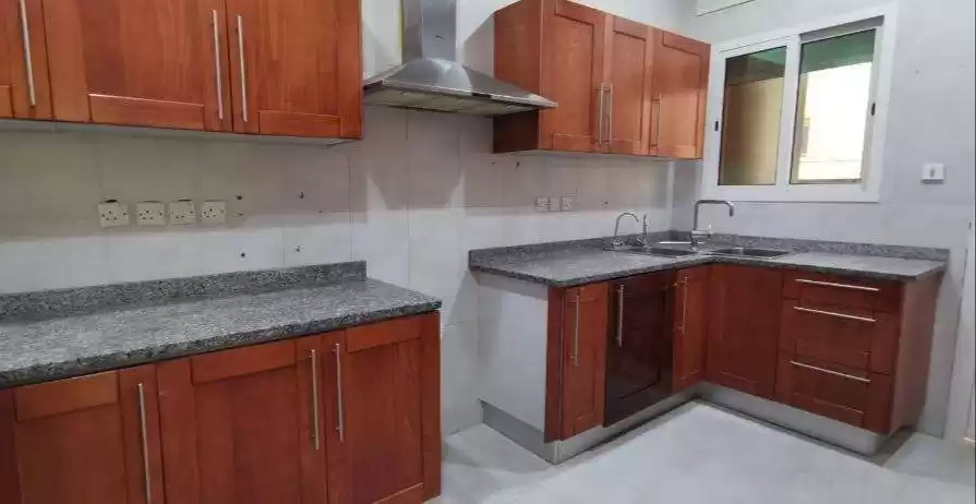 Residential Ready Property 3 Bedrooms U/F Apartment  for rent in Kuwait #25170 - 1  image 