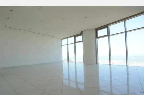 Жилой Готовая недвижимость 3 спальни Н/Ф Квартира  в аренду в Кувейт #25201 - 1  image 